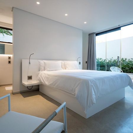 Livega House Hotel Windhoek Buitenkant foto
